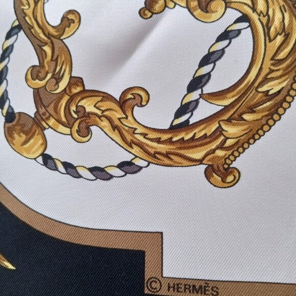 Authentic vintage Hermès 100% silk scarf - Les clés (90 cm) - Picture 3 of 7